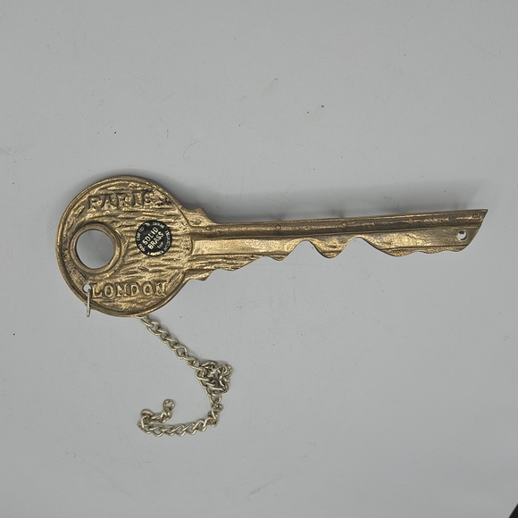 Vintage antique brass london paris 9" key shaped holder - Picture 7 of 12